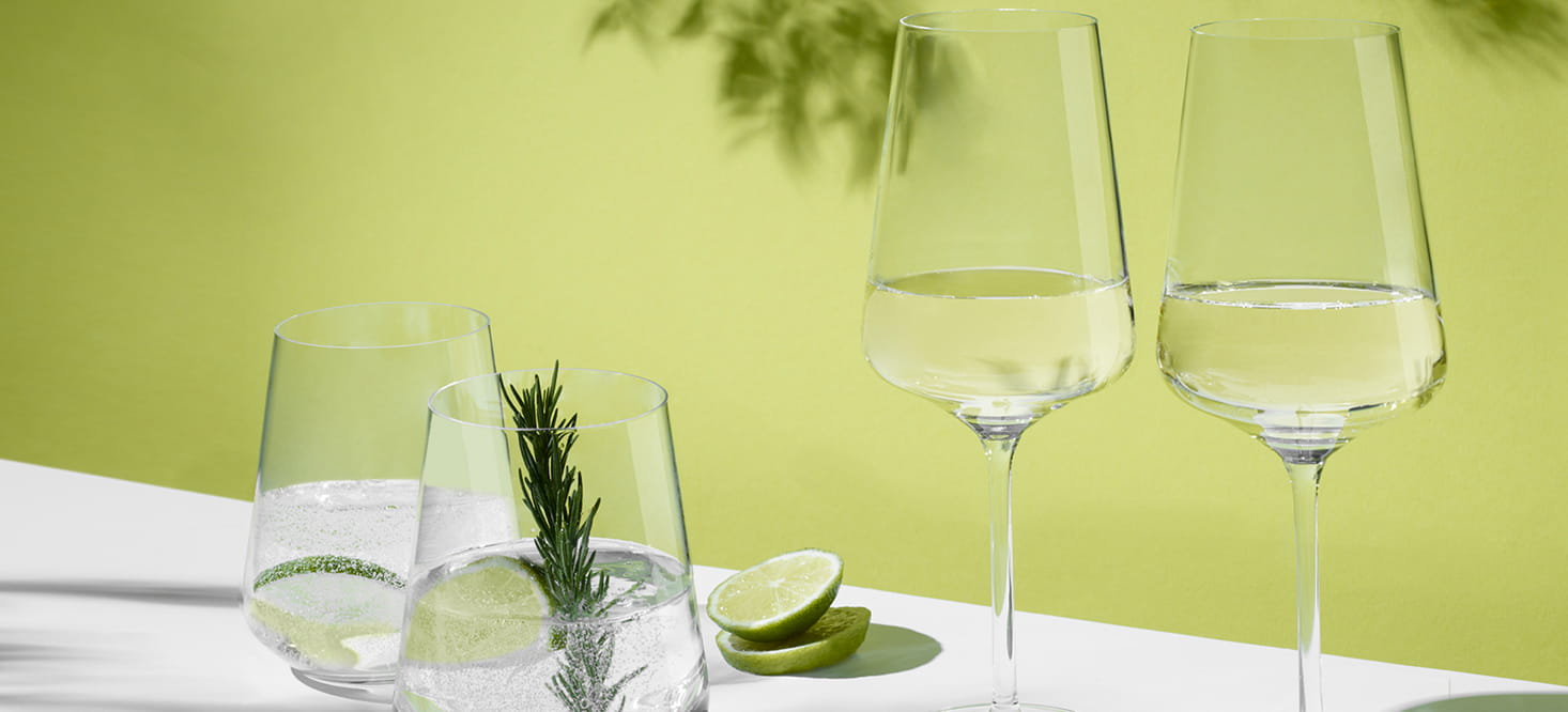 Lichtweiß: Champagner-, Wein- + Wassergläser